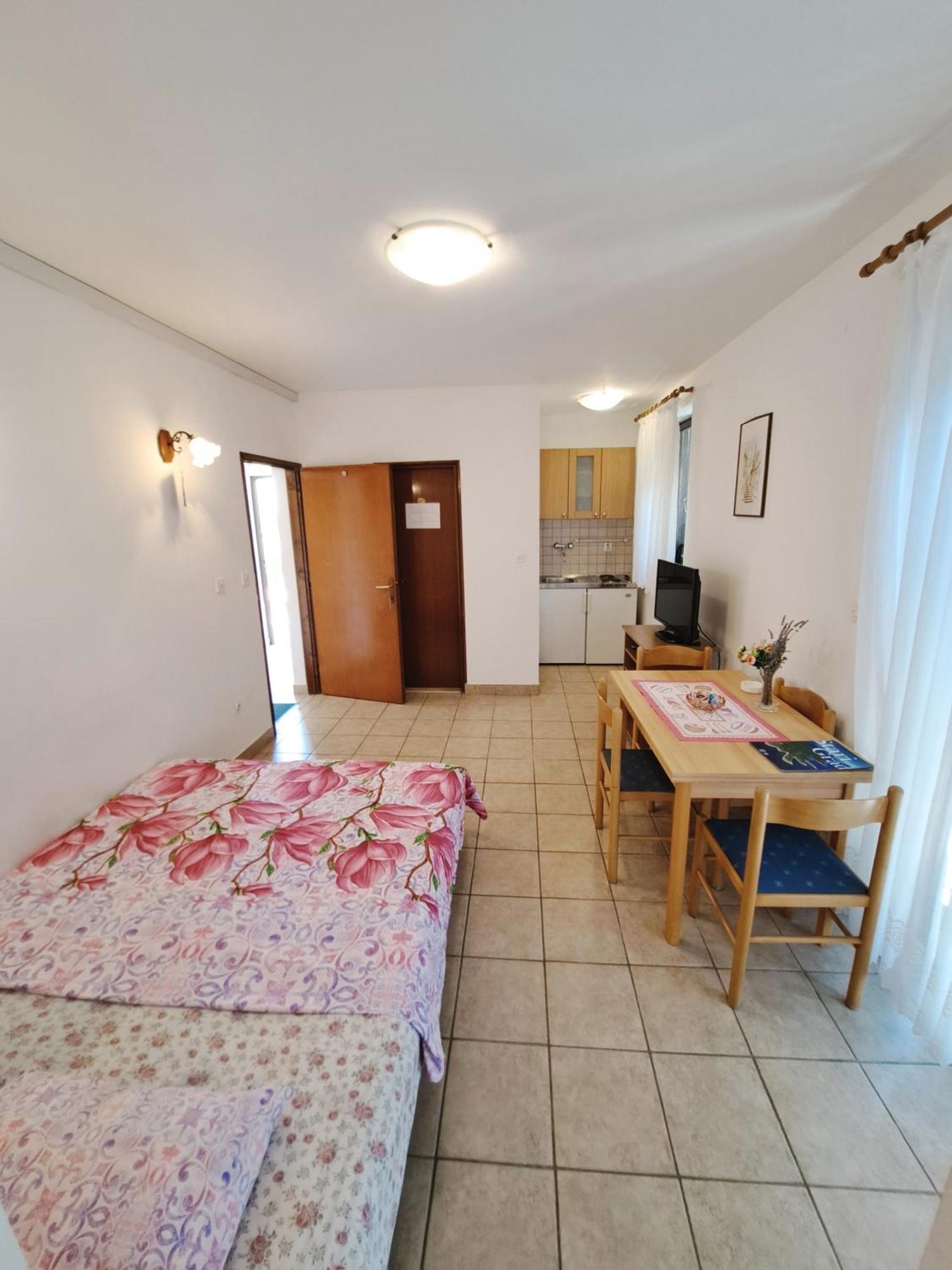 Apartments 1000 Flowers Stari Grad  Kamer foto