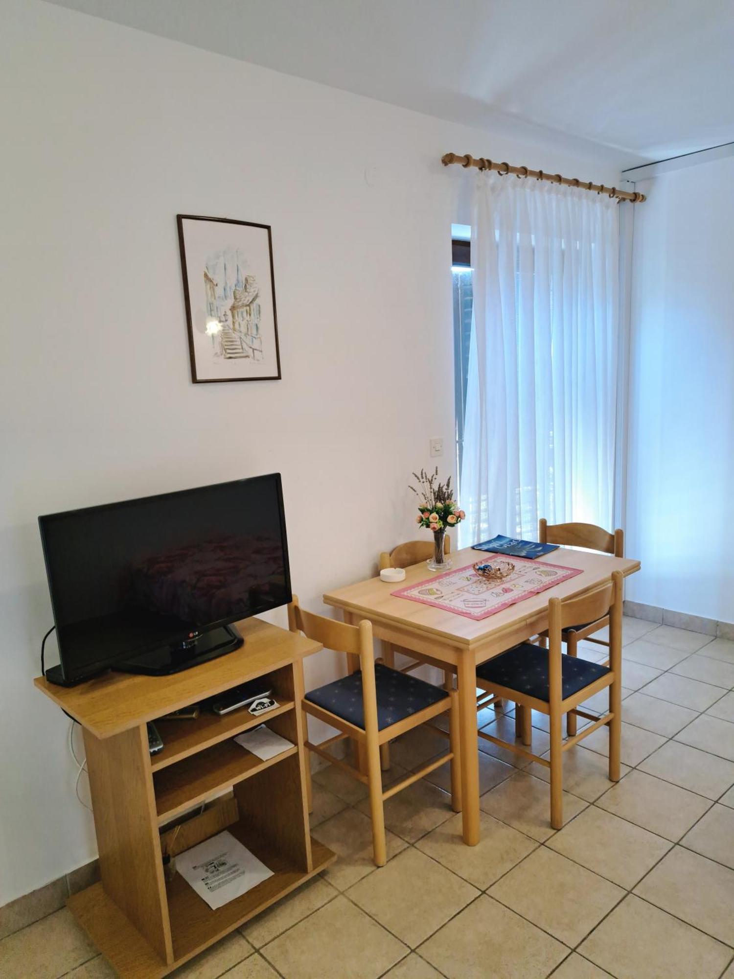 Apartments 1000 Flowers Stari Grad  Kamer foto
