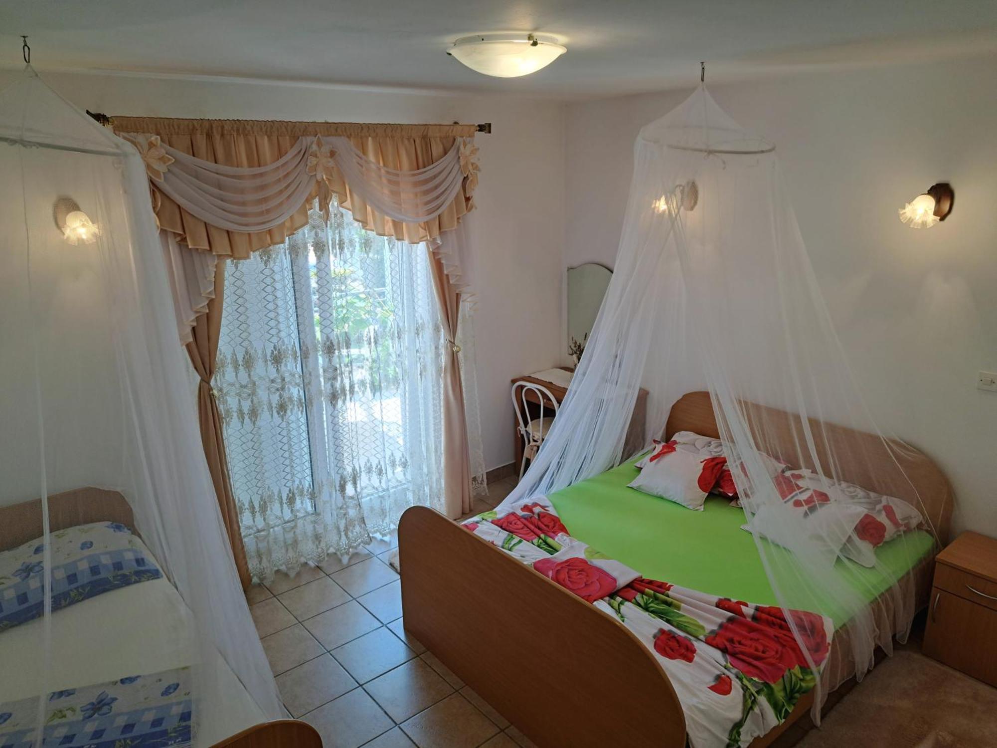 Apartments 1000 Flowers Stari Grad  Kamer foto